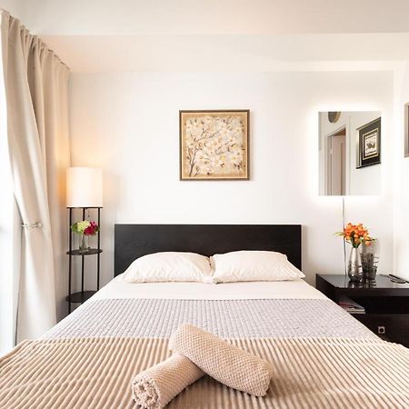 Bright Condo In The Heart Of Toronto Exteriör bild
