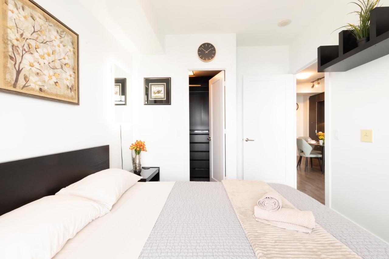 Bright Condo In The Heart Of Toronto Exteriör bild