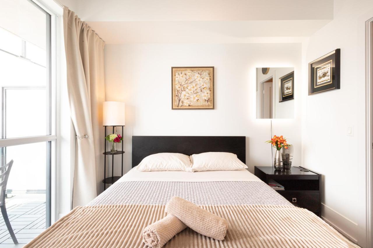Bright Condo In The Heart Of Toronto Exteriör bild