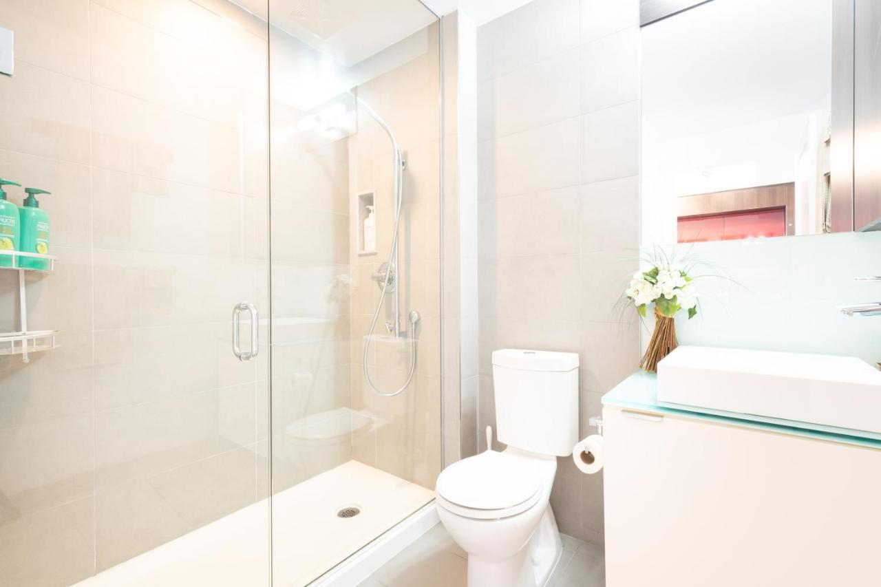 Bright Condo In The Heart Of Toronto Exteriör bild