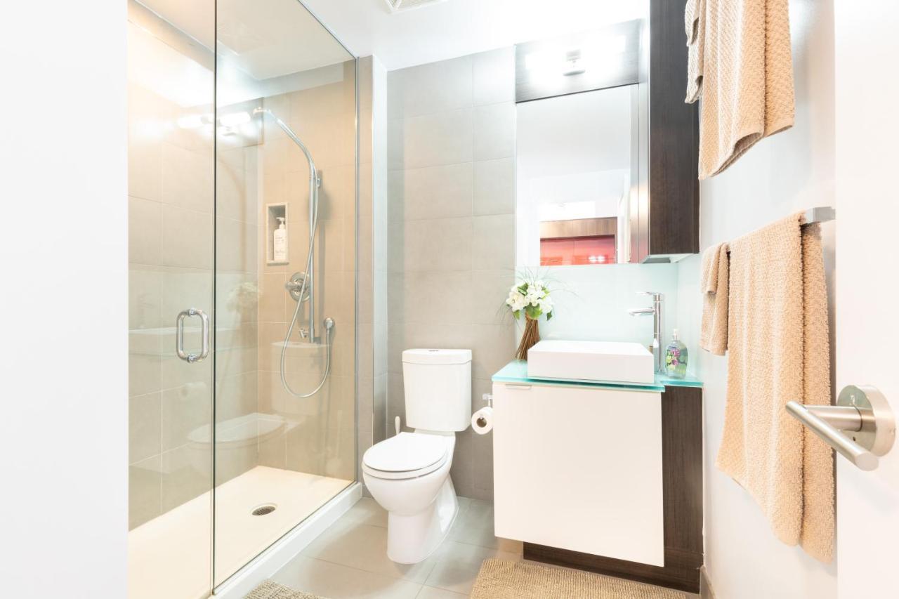 Bright Condo In The Heart Of Toronto Exteriör bild