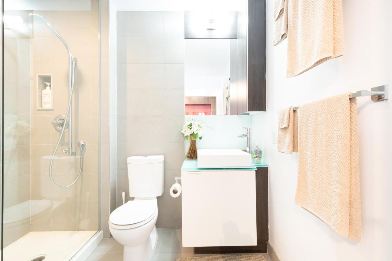 Bright Condo In The Heart Of Toronto Exteriör bild