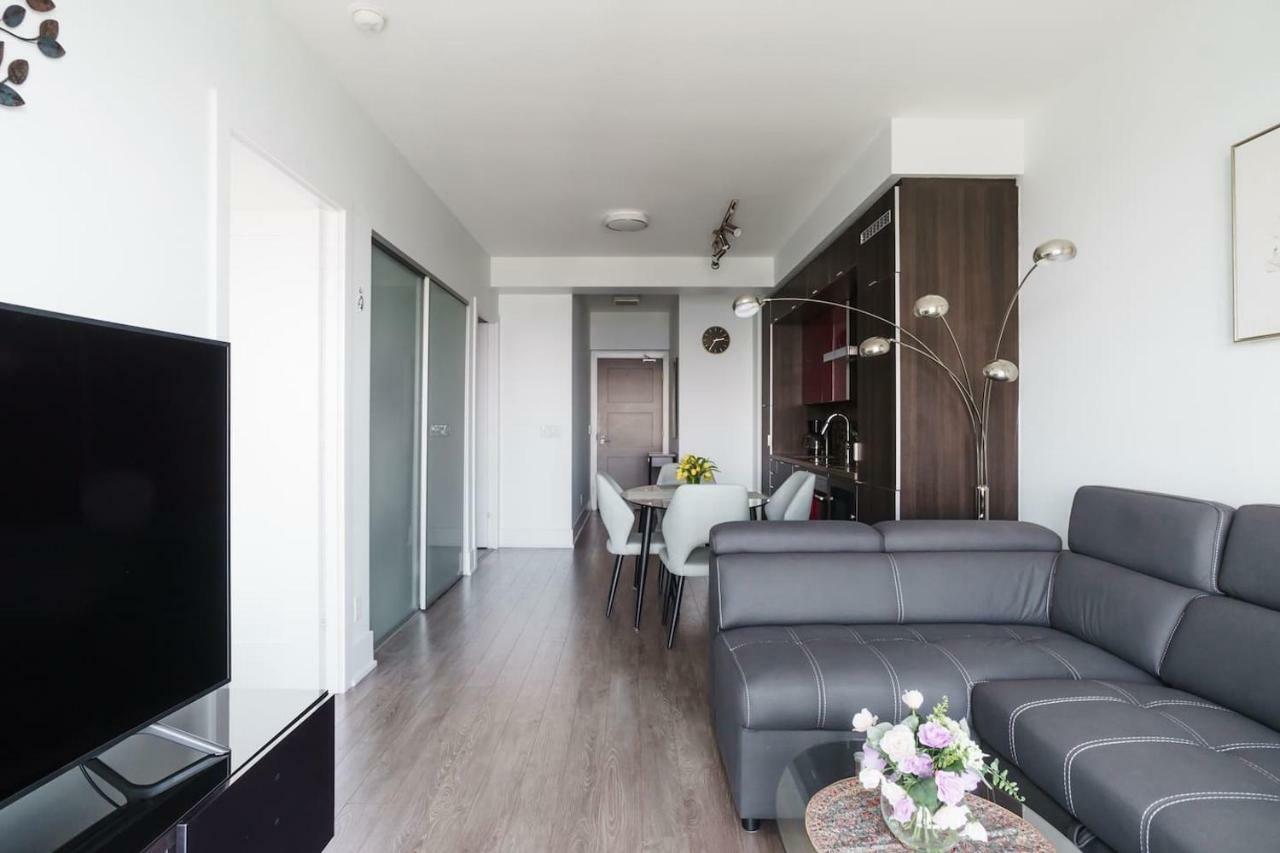 Bright Condo In The Heart Of Toronto Exteriör bild