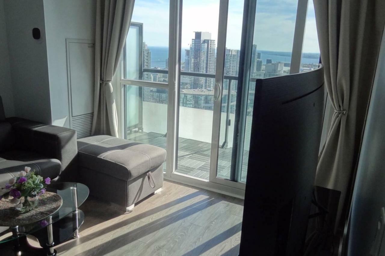 Bright Condo In The Heart Of Toronto Exteriör bild