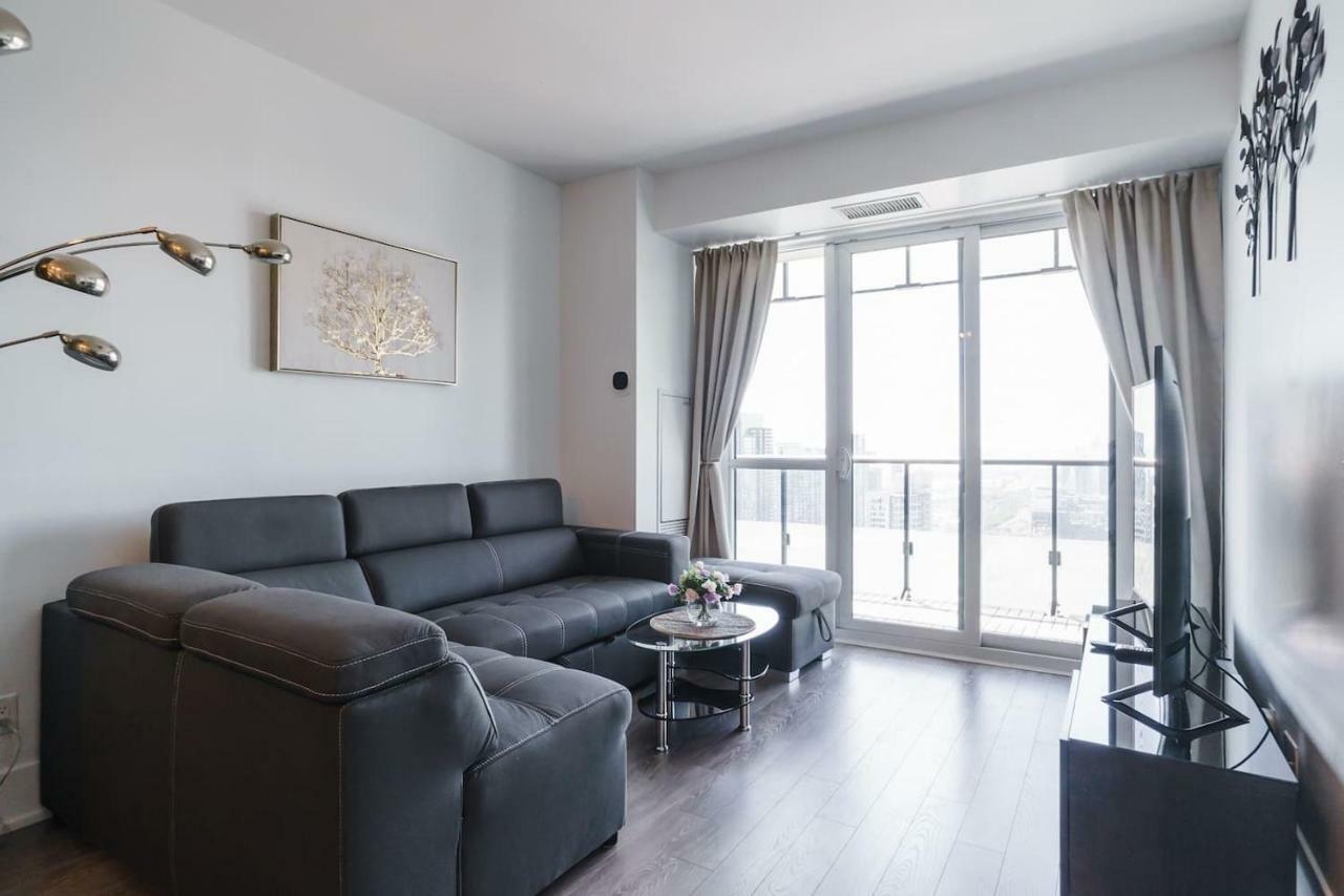 Bright Condo In The Heart Of Toronto Exteriör bild