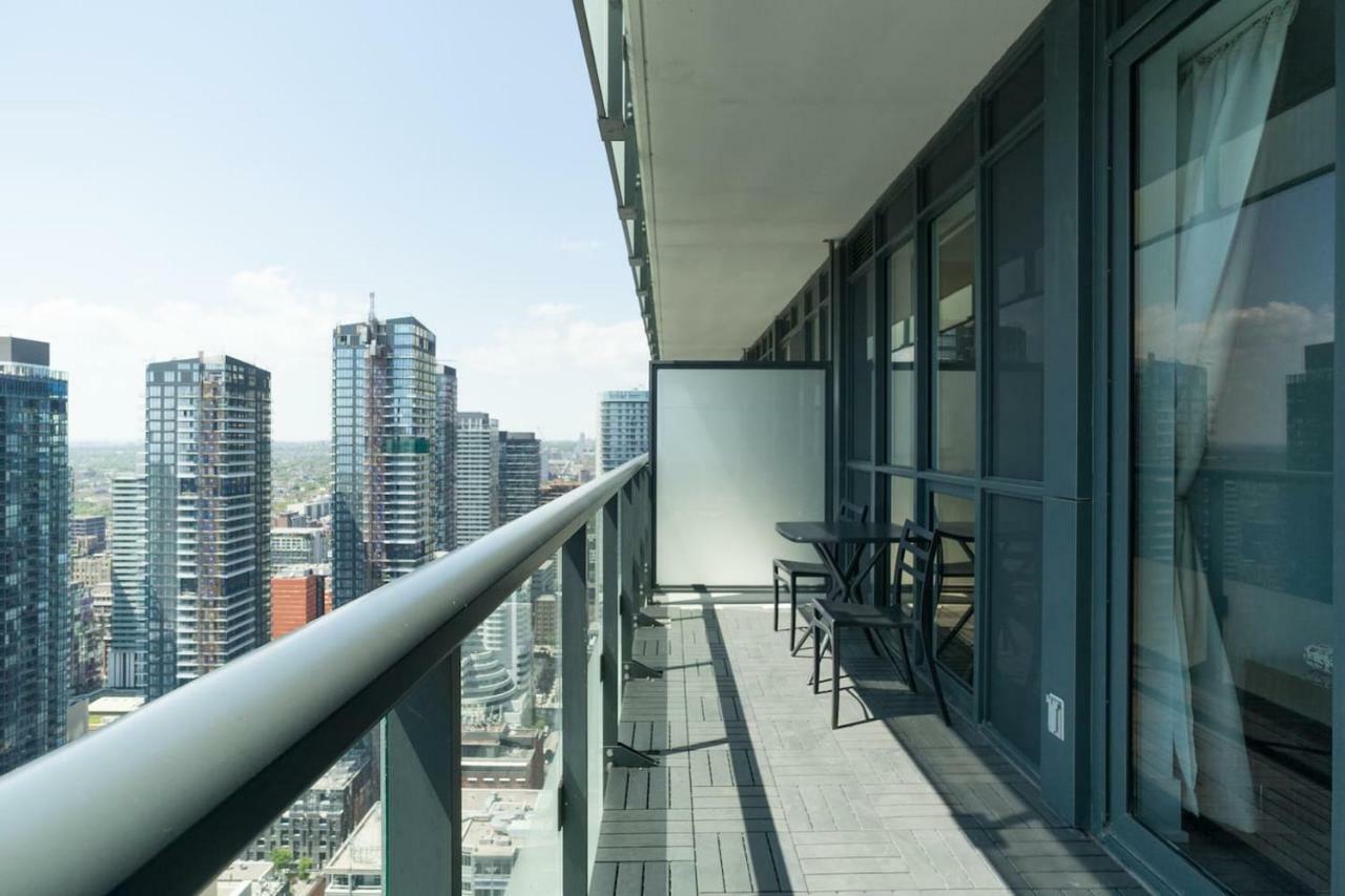 Bright Condo In The Heart Of Toronto Exteriör bild