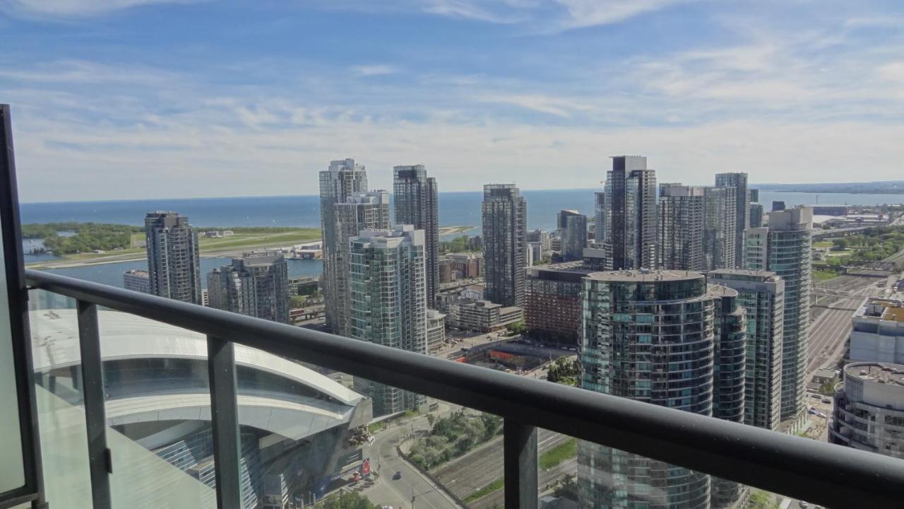Bright Condo In The Heart Of Toronto Exteriör bild
