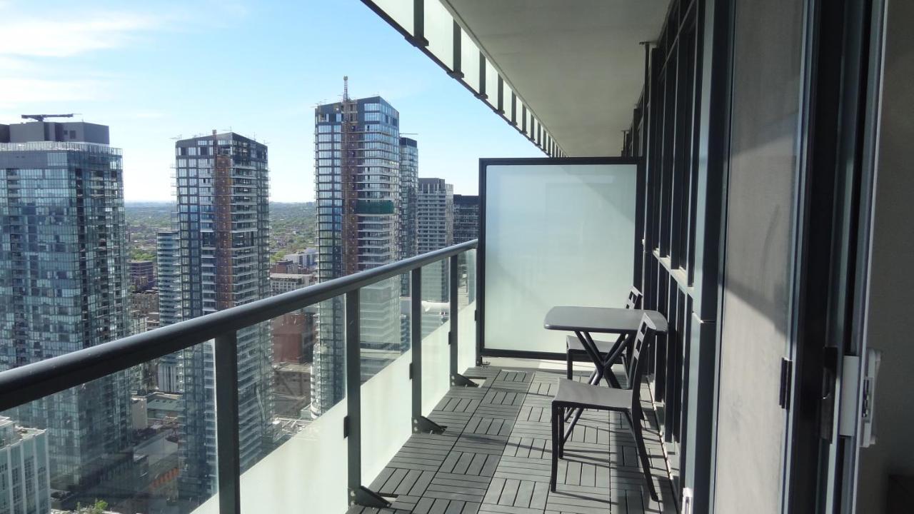 Bright Condo In The Heart Of Toronto Exteriör bild
