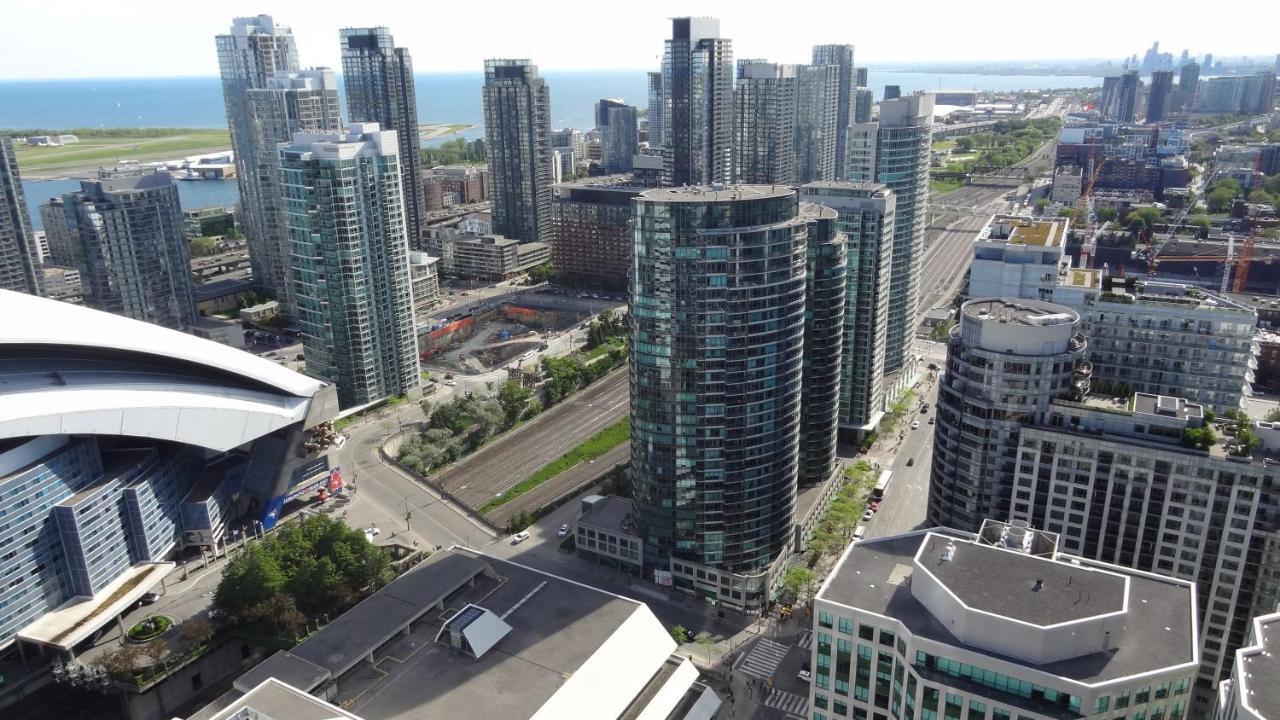 Bright Condo In The Heart Of Toronto Exteriör bild